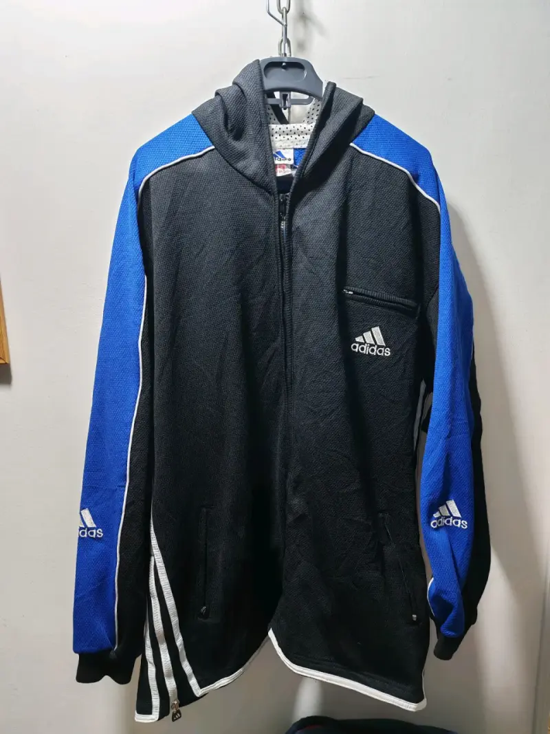 Polerón Adidas negro y azul con capucha - 2