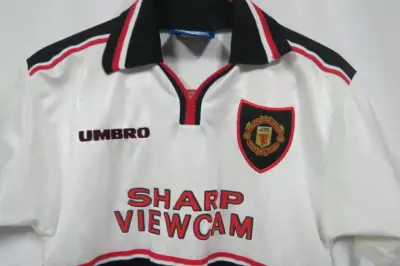 Camiseta  fútbol Umbro Manchester United talla 8 - miniatura 3
