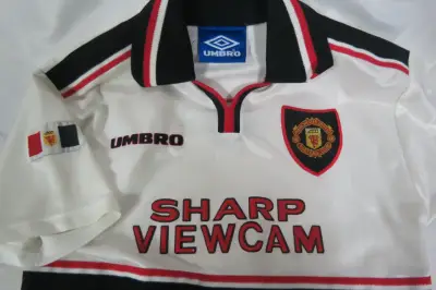 Camiseta  fútbol Umbro Manchester United talla 8 - miniatura 6