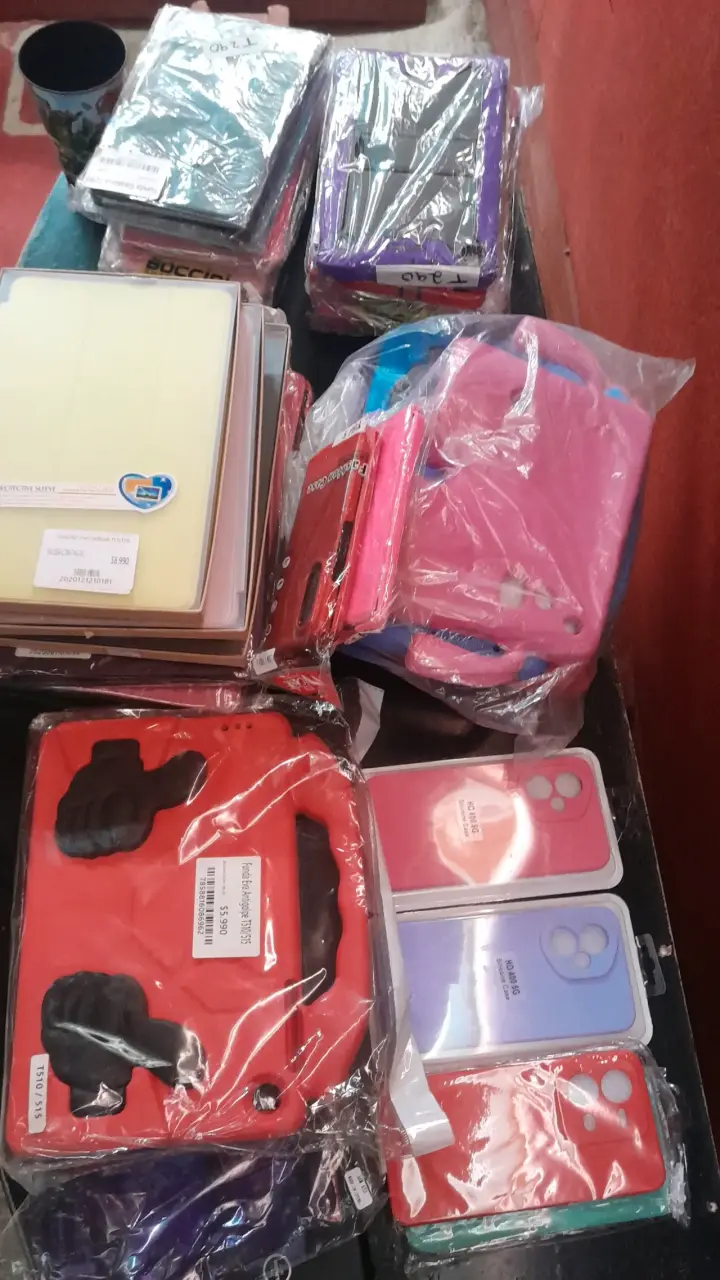 Set de fundas para smartphone con diseños de Marvel y Disney - 2