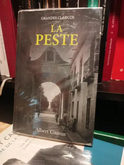 Libro 'La Peste' de Albert Camus, edición clásica - miniatura 1