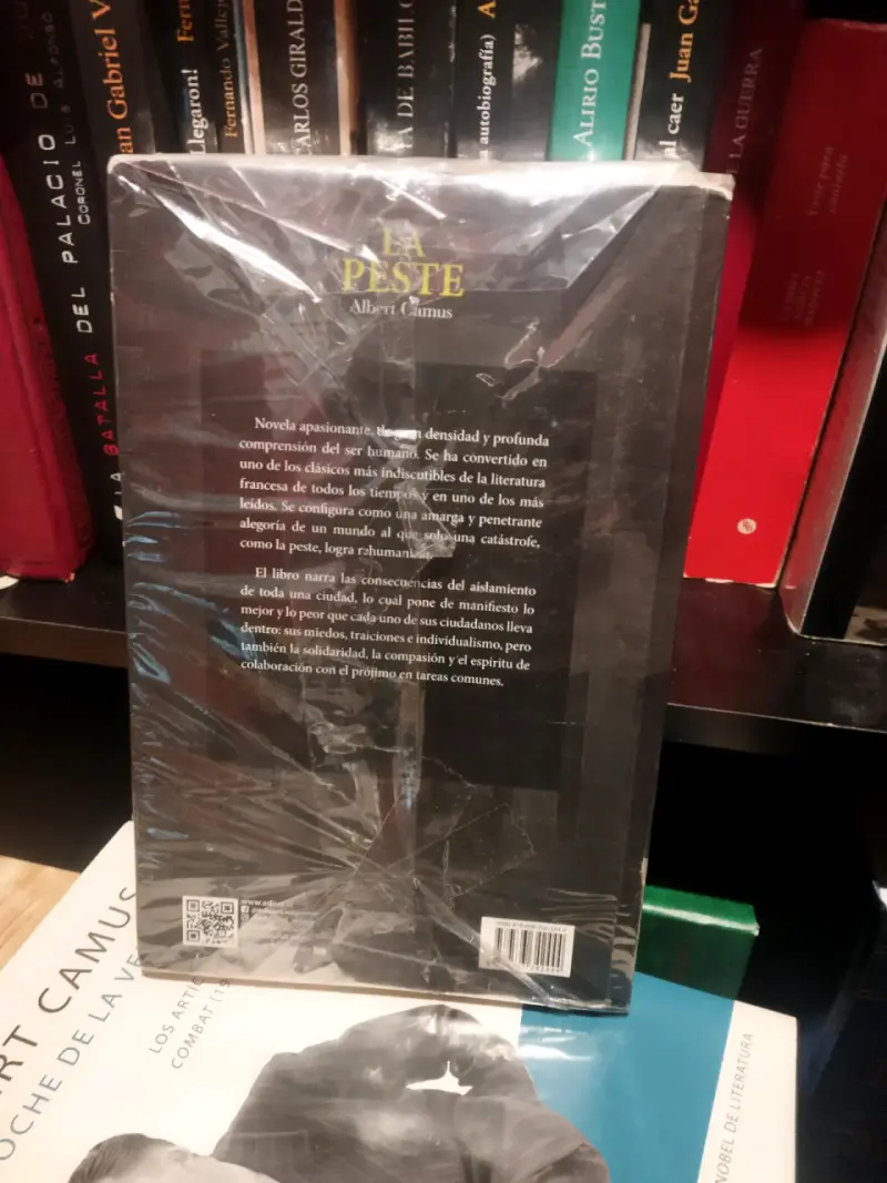 Libro 'La Peste' de Albert Camus, edición clásica - 3