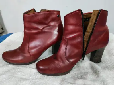Botines de cuero rojos con tacón alto - miniatura 2