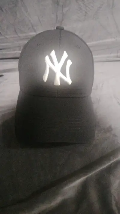 Gorra negra con logo NY ajustable - miniatura 1