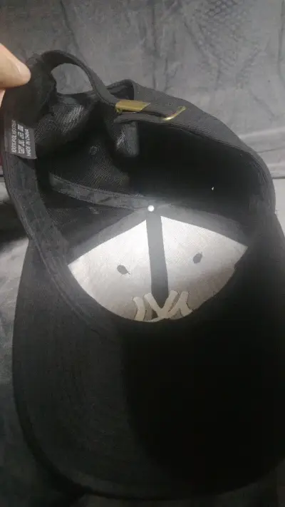Gorra negra con logo NY ajustable - miniatura 3