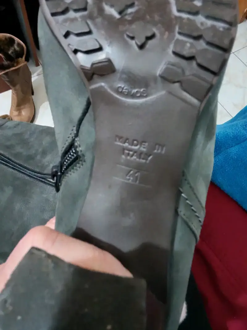 Botas de cuero gris con tacón alto y tachas - 6
