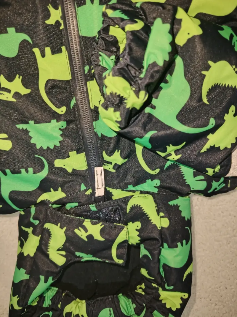 Enterito impermeable infantil con diseño de dinosaurios - 2