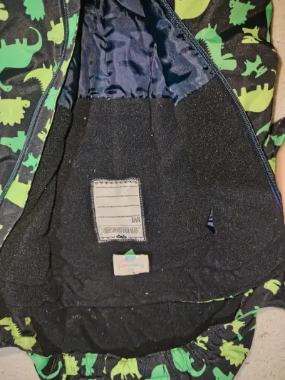 Enterito impermeable infantil con diseño de dinosaurios - miniatura 4