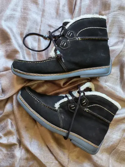 Botines de invierno Hush Puppies negros con forro - miniatura 2