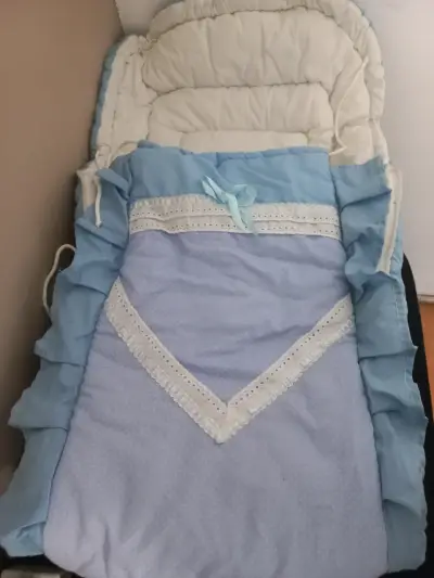 Saco de dormir para bebé azul con encaje - miniatura 1