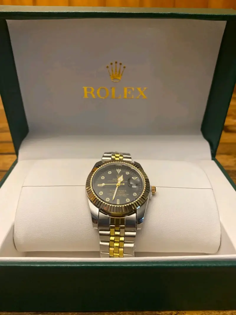 Reloj Rolex Submariner con Pulsera Dorada - 2