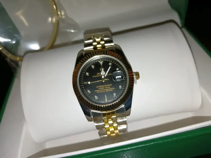 Reloj Rolex Submariner con Pulsera Dorada - 4