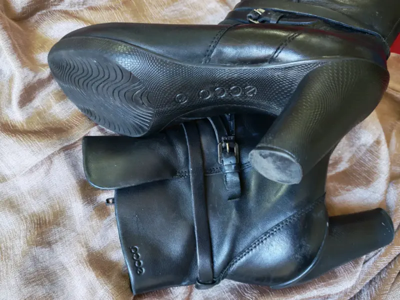 Botines de cuero negro con tacón alto - 3