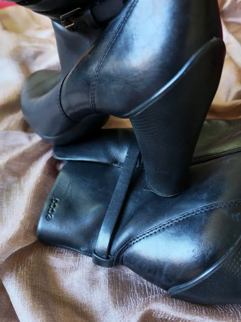 Botines de cuero negro con tacón alto - 5