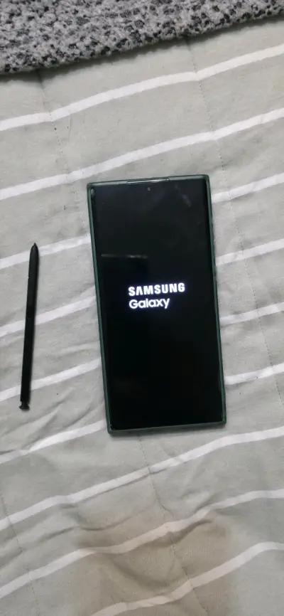 Samsung Galaxy S22 Ultra en buen estado - miniatura 1