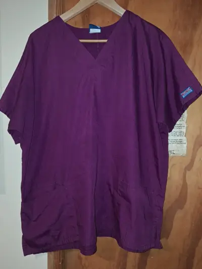 uniformes médicos de varios colores - miniatura 1