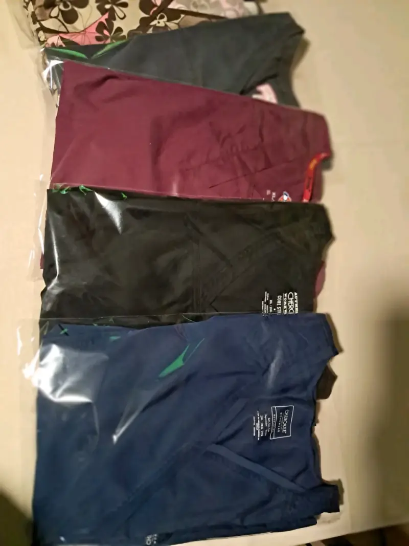 uniformes médicos de varios colores - 5
