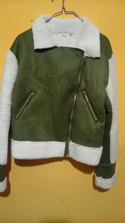 Chaqueta de invierno verde con forro de lana - miniatura 1