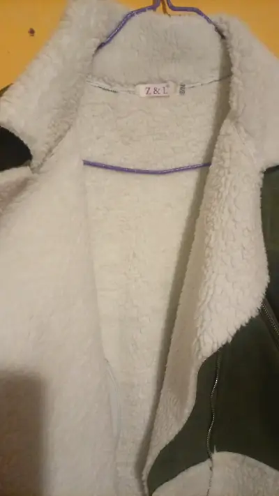 Chaqueta de invierno verde con forro de lana - miniatura 3