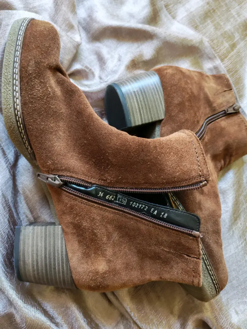 Botines de gamuza marrón con tacón - 3