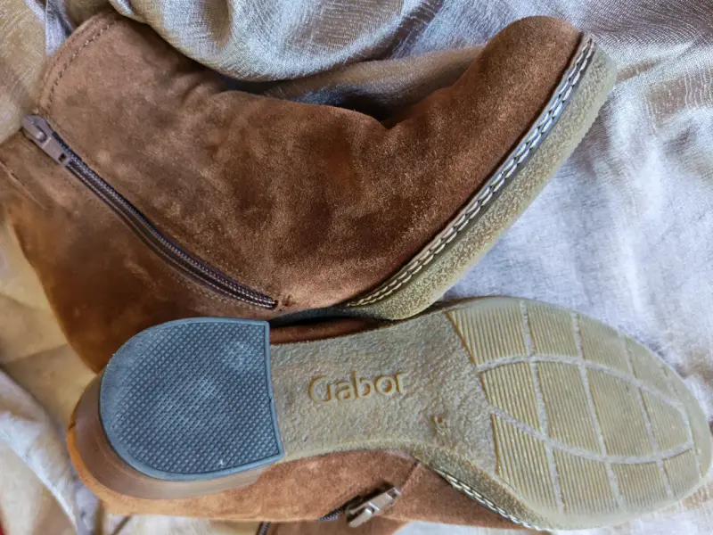 Botines de gamuza marrón con tacón - 4