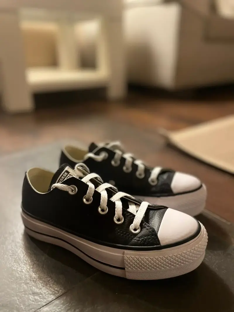 Zapatillas negras Converse All Star clásicas - 1