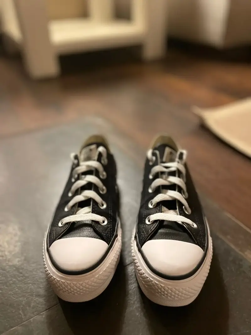 Zapatillas negras Converse All Star clásicas - 5