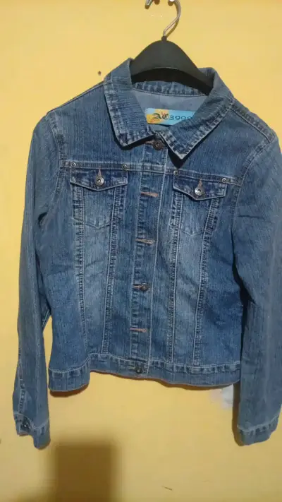 Chaqueta de mezclilla con girasoles pintados a mano - miniatura 2