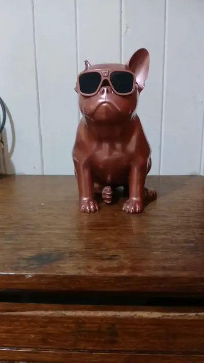 Parlante Bulldog con Gafas de Sol - miniatura 1