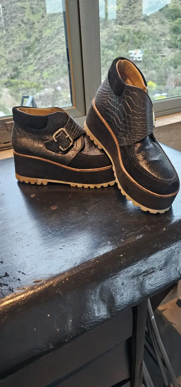 Botin/ zapato 100% cuero plataforma negros - 1
