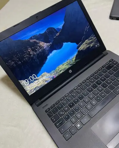 Notebook HP 15.6 pulgadas en buen estado - miniatura 1