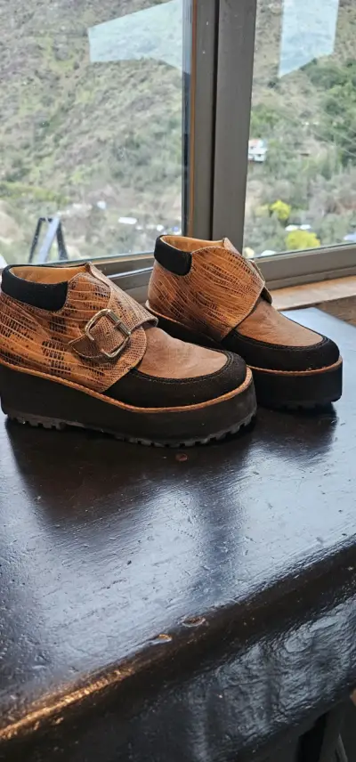 Botin/zapato de cuero con hebilla y suela grues - miniatura 1