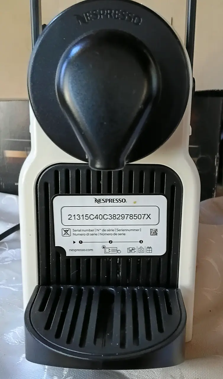 Máquina de café Nespresso Inissia blanca compacta - 3