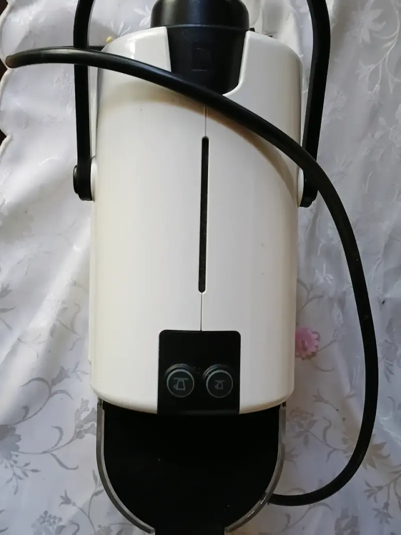 Máquina de café Nespresso Inissia blanca compacta - 5