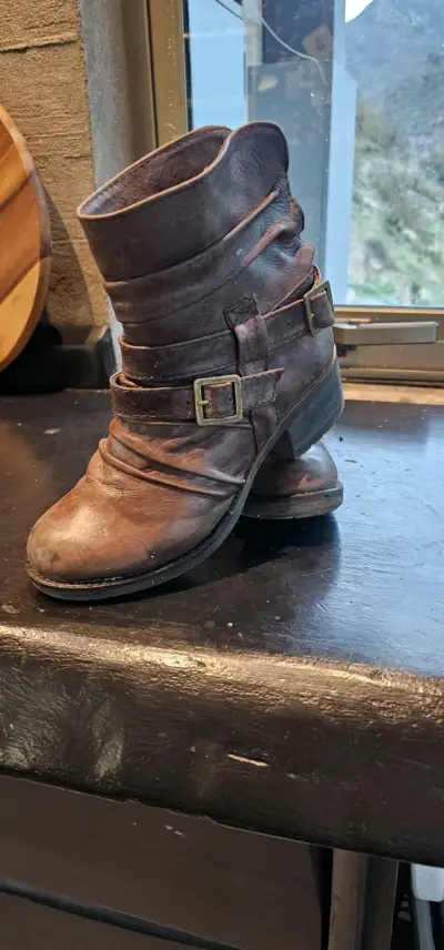 Botines de cuero marrón con hebillas - miniatura 1