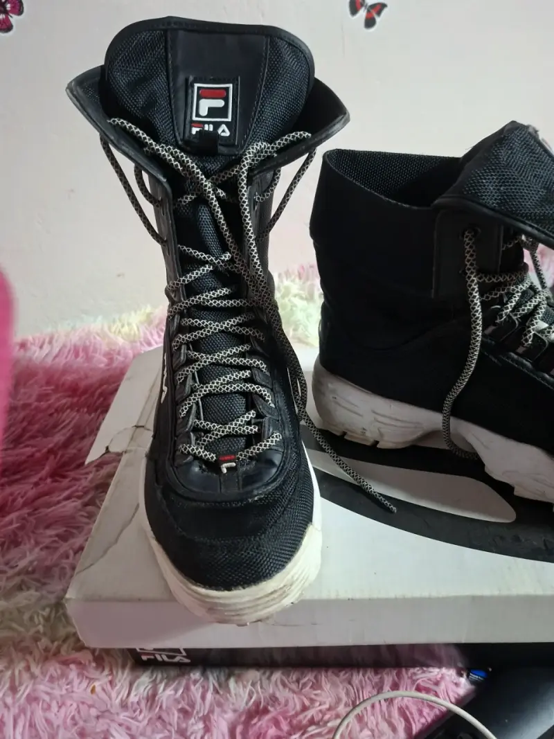 Zapatillas negras fila - 4