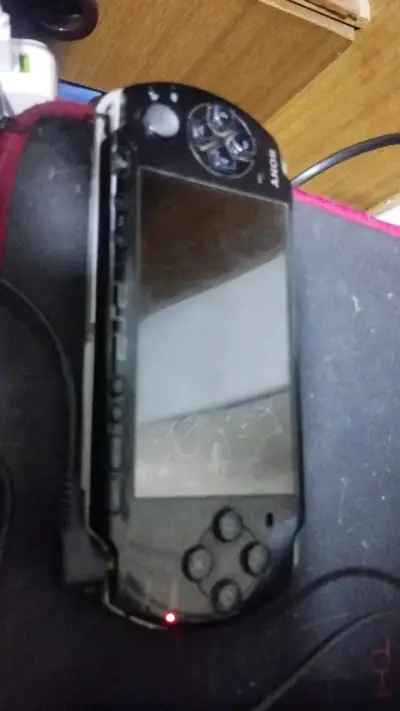 Consola portátil Sony PSP - miniatura 1