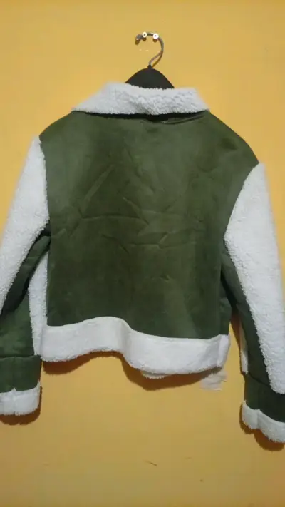 Chaqueta de invierno verde con forro de lana - miniatura 4