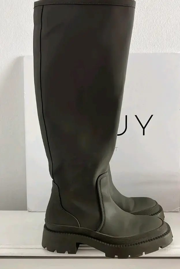 Botas altas de gama zara  color verde oliva - 3