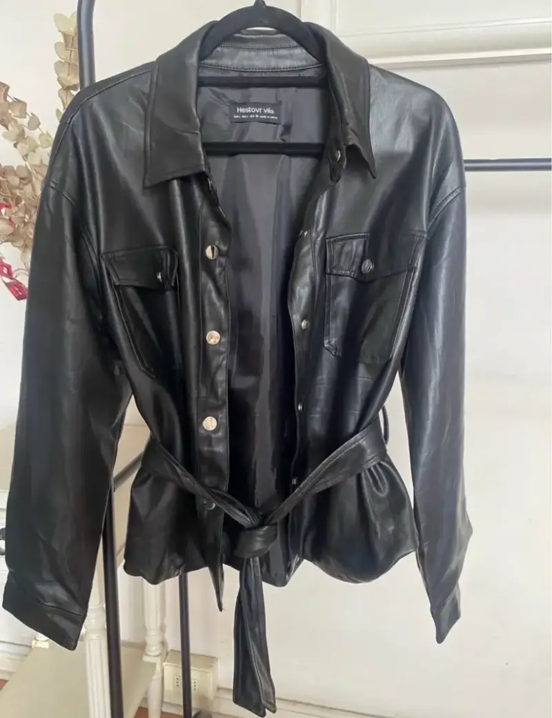 Camisa ecocuero, nueva. Talla L - 1
