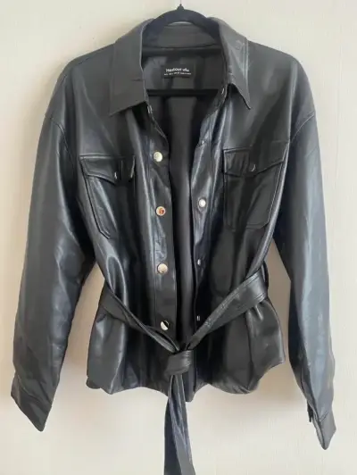 Camisa ecocuero, nueva. Talla L - miniatura 2