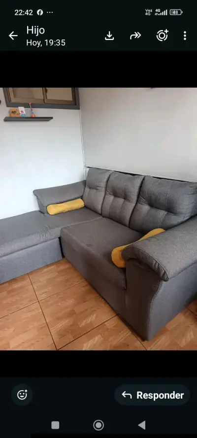 Sofá seccional gris con chaise longue - miniatura 3