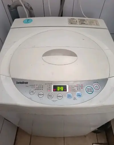 Lavadora TurboDrum carga superior en buen estado - miniatura 3