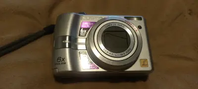 Cámara digital Panasonic Lumix con zoom óptico 6x - miniatura 1