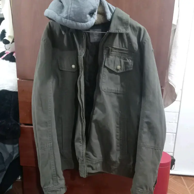 Chaqueta verde con capucha desmontable para hombre - 2