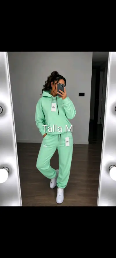 Conjunto de buzo afelpado Alo Yoga en varios colores - miniatura 2