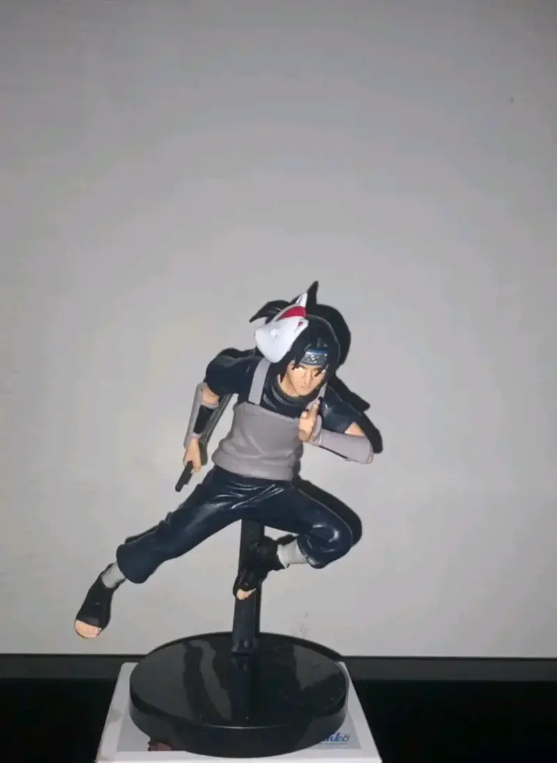Figura de acción de personaje anime con máscara - 2