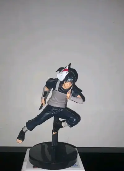 Figura de acción de personaje anime con máscara - miniatura 2