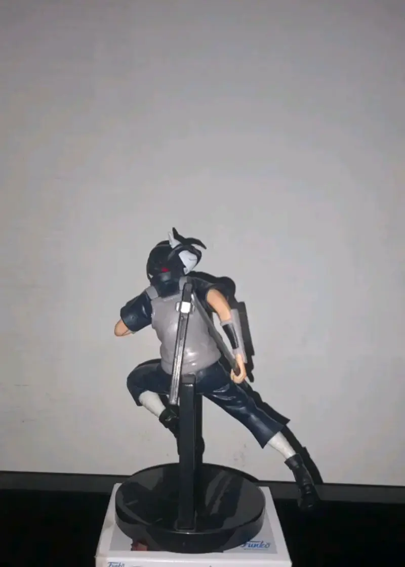 Figura de acción de personaje anime con máscara - 3