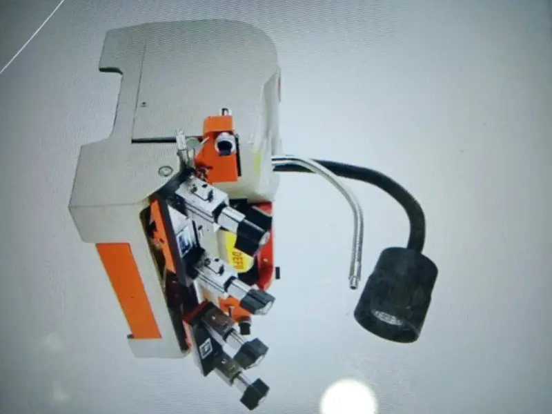 Máquina de duplicado de llaves automática - 4